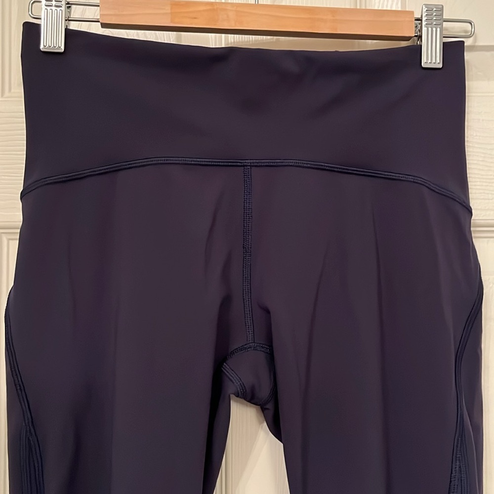 Lululemon Midnight Navy Train Times Crop 17” Size 8 Running Yoga Athletic Capri - Picture 2 of 13